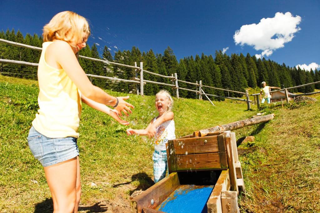 Dachstein West Hotel Gmbh-Kirchenwirt Russbach Russbach am Pass Gschuett Exterior photo